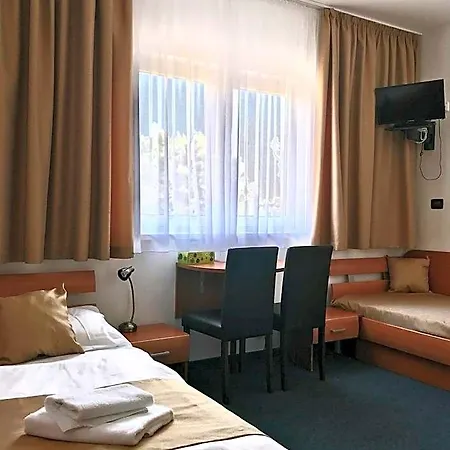 Hotel Remy 2*